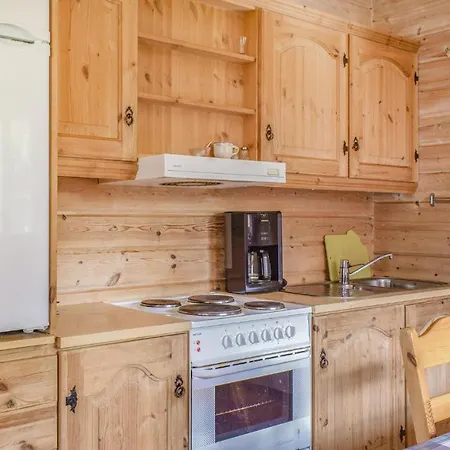 Beautiful In With 3 Bedrooms And Wifi Holiday home *